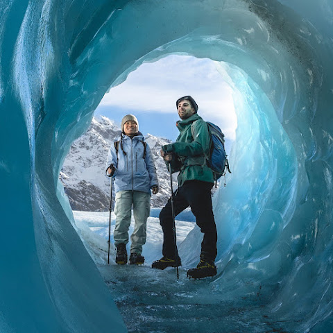 Ella & Scott, Travel Nomads channel avatar