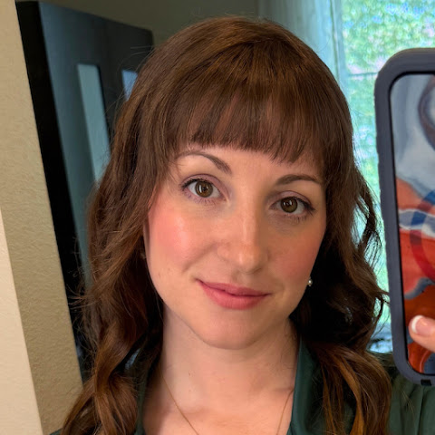 Lara’s Travels channel avatar